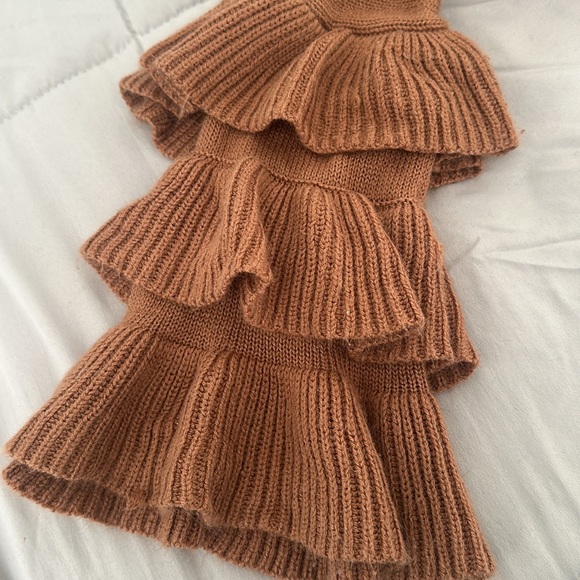 H&M Rust Sweater with Ruffled Sleeves - Picture 2 of 4